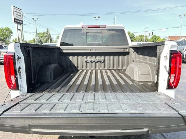 Used 2022 White GMC AT4 image 10