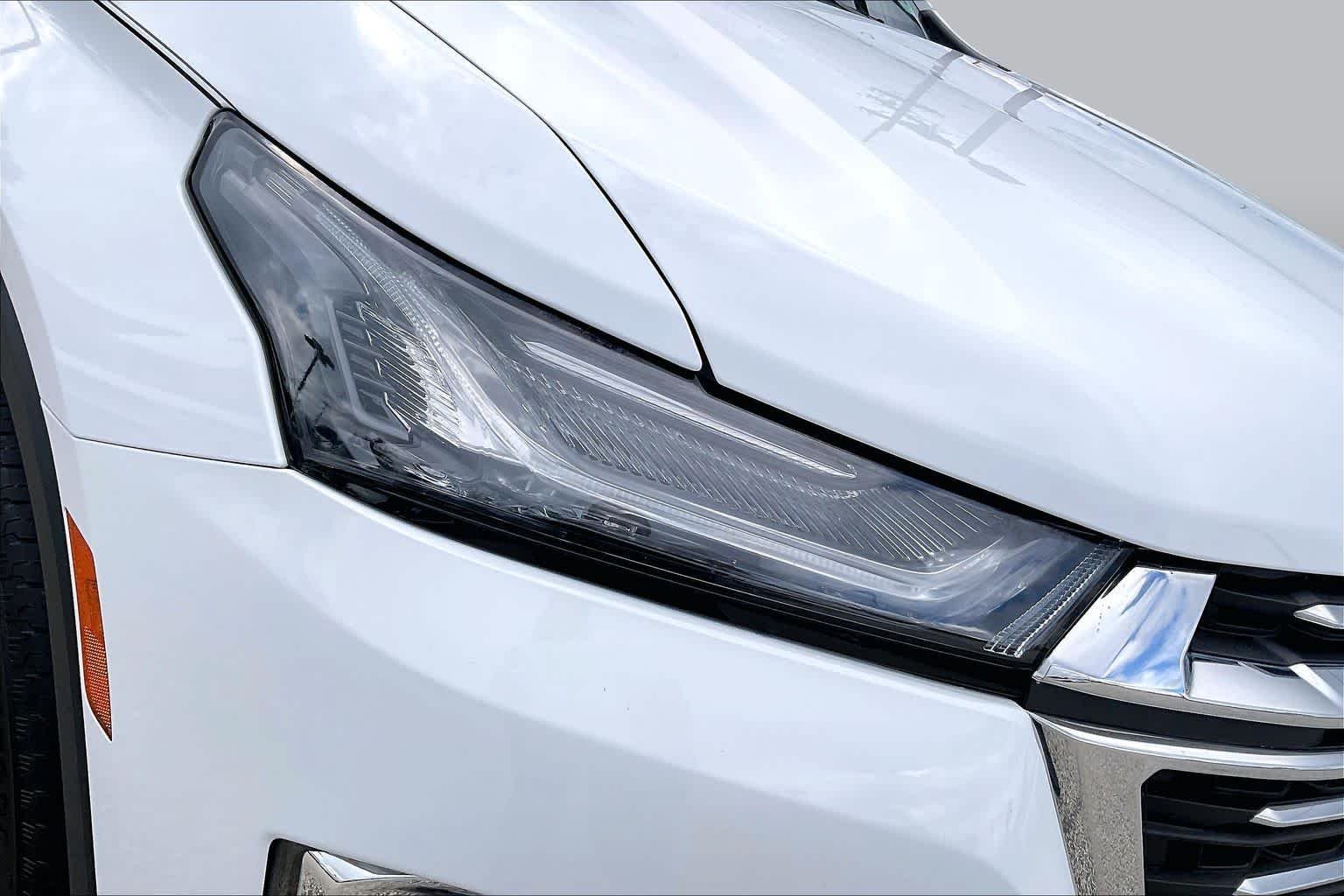 Used 2023 Summit White Chevrolet LT Cloth image 25