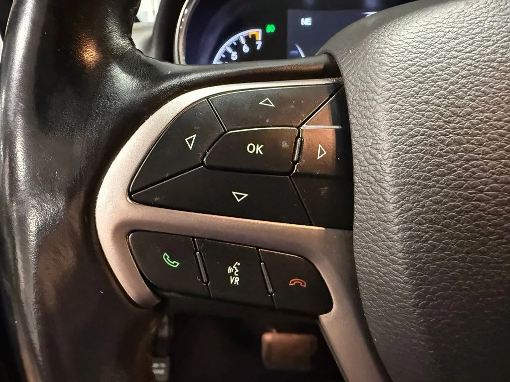 Used 2020 Gray Jeep Altitude image 18