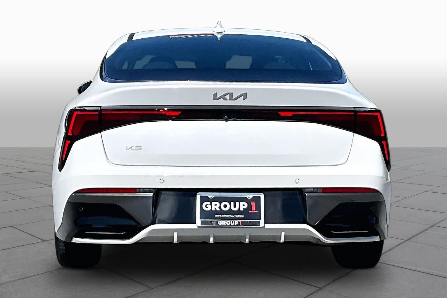 Used 2025 Snow White Pearl Kia LXS image 5