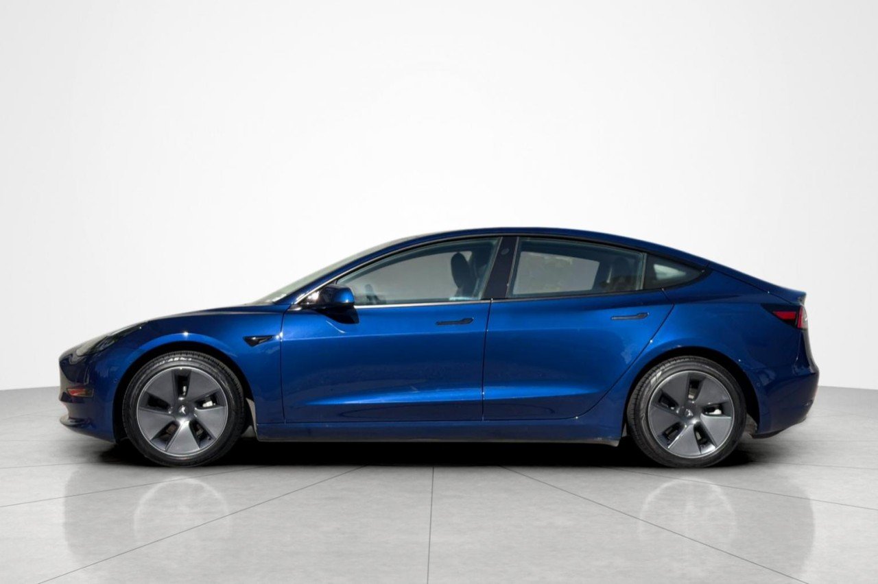Used 2021  Tesla Standard Range Plus image 2