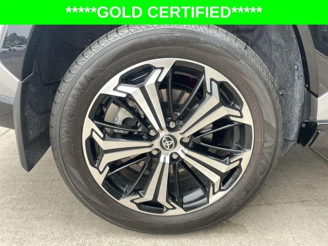 Certified Used 2022 SILVER SKY MET W/BLK Toyota  image 36