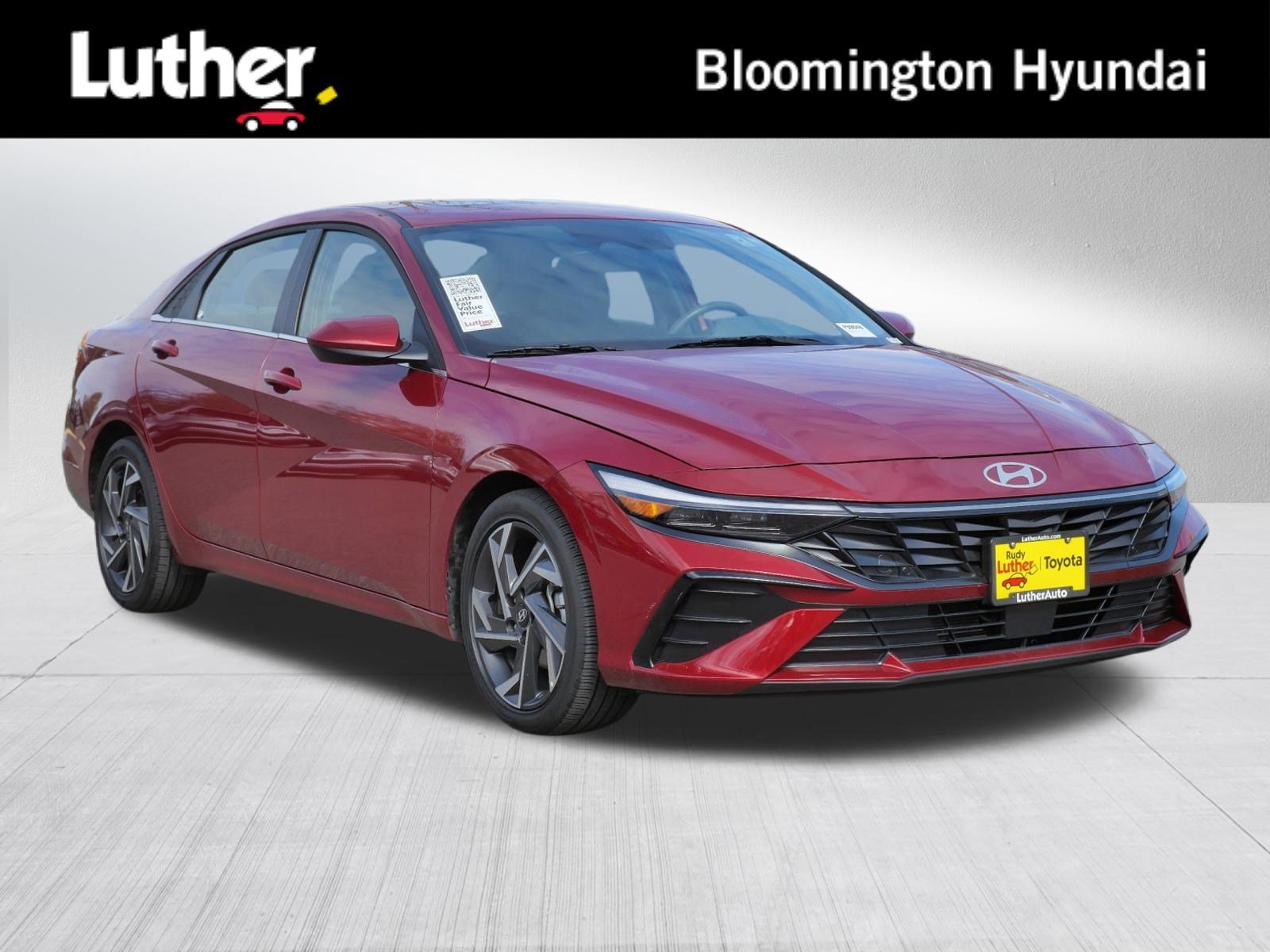 Used 2025 Ultimate Red Hyundai SEL Convenience image 1