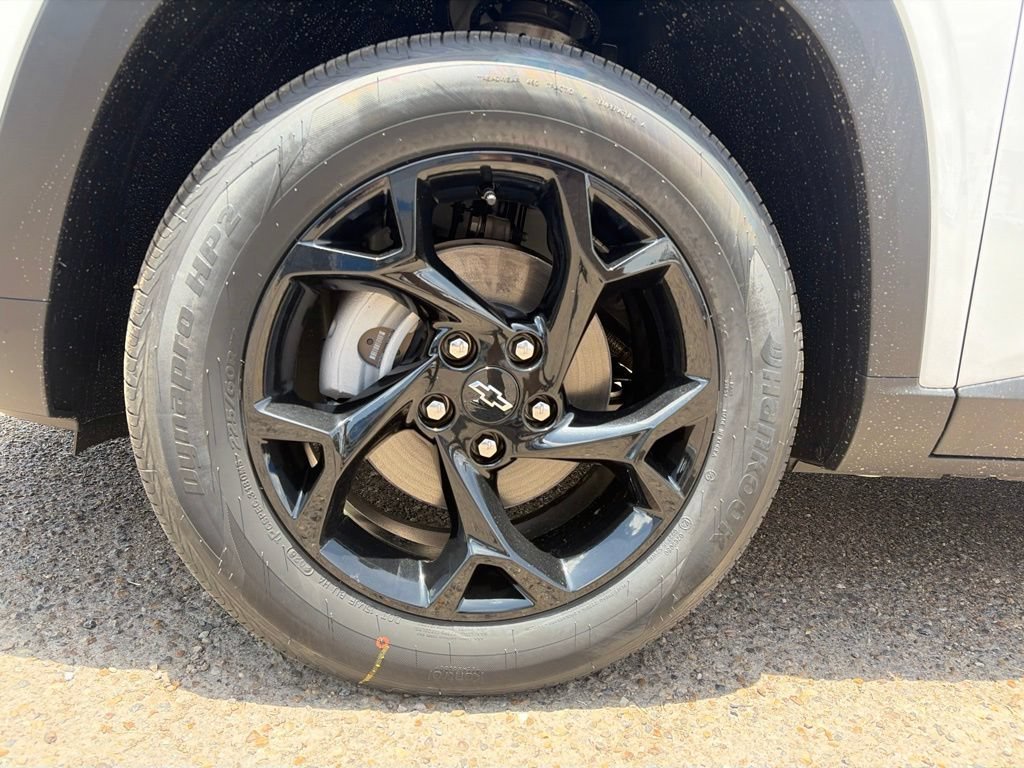 New 2026 Summit White Chevrolet LT image 18