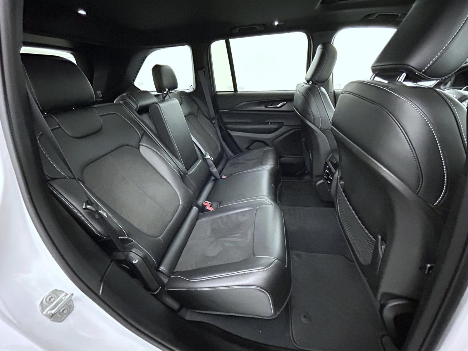 Used 2023 White Jeep Altitude X image 18