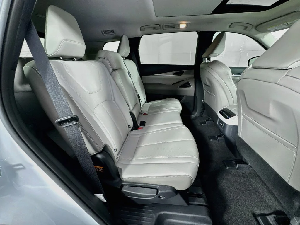 Certified Used 2027 White INFINITI LUXE image 39