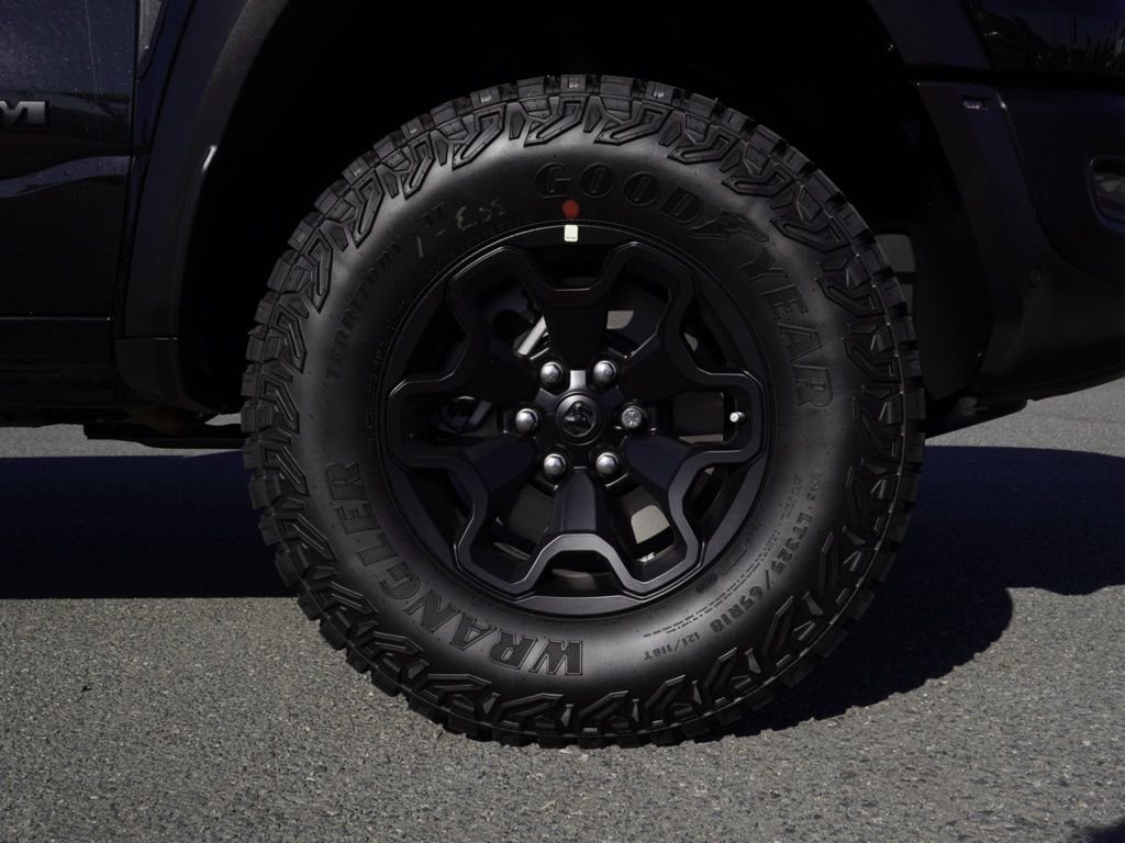 New 2026 Diamond Black Crystal Pearl-Coat Exterior Paint RAM RHO image 9