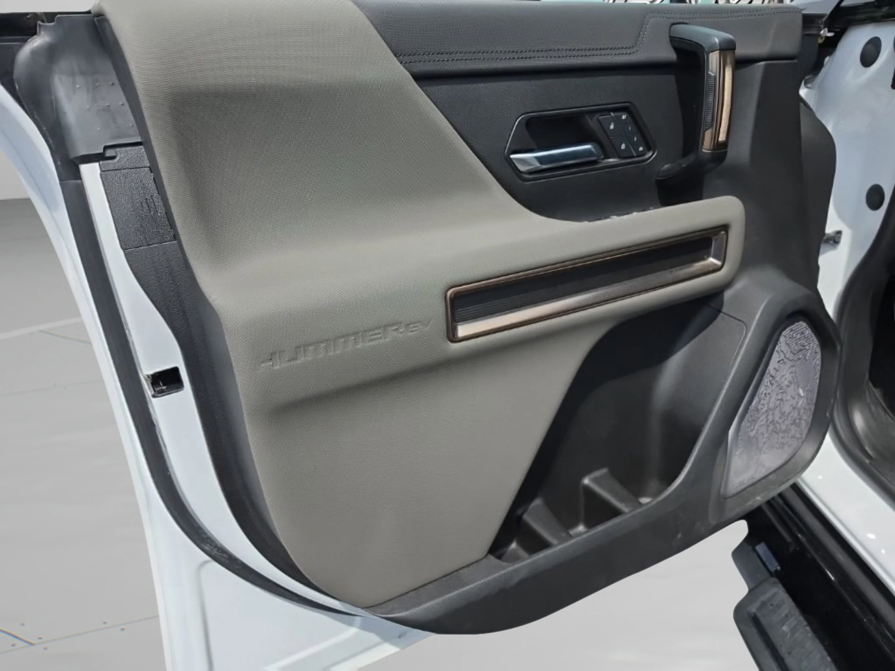 Used 2024 Interstellar White GMC 2X image 17
