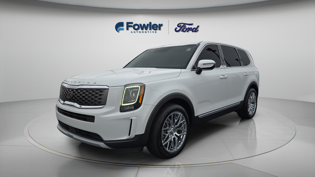Used 2020 White Kia LX image 3