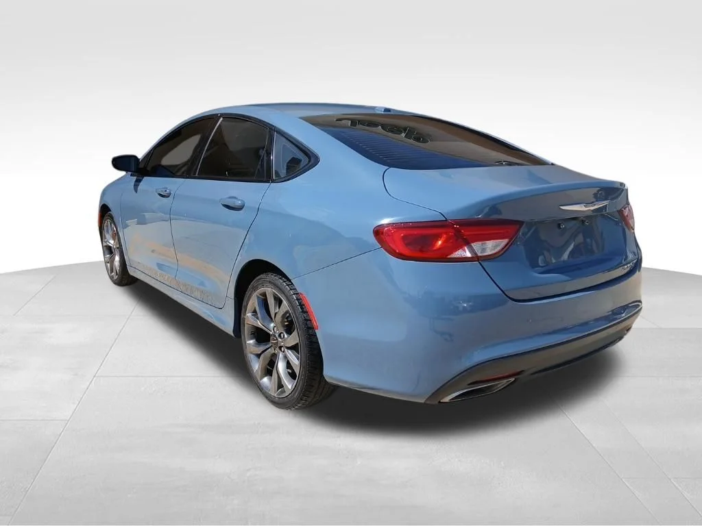 Used 2015 White Chrysler S image 3