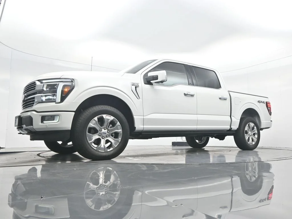 New 2026 Star White Metallic Tri-Coat Ford Platinum® image 32