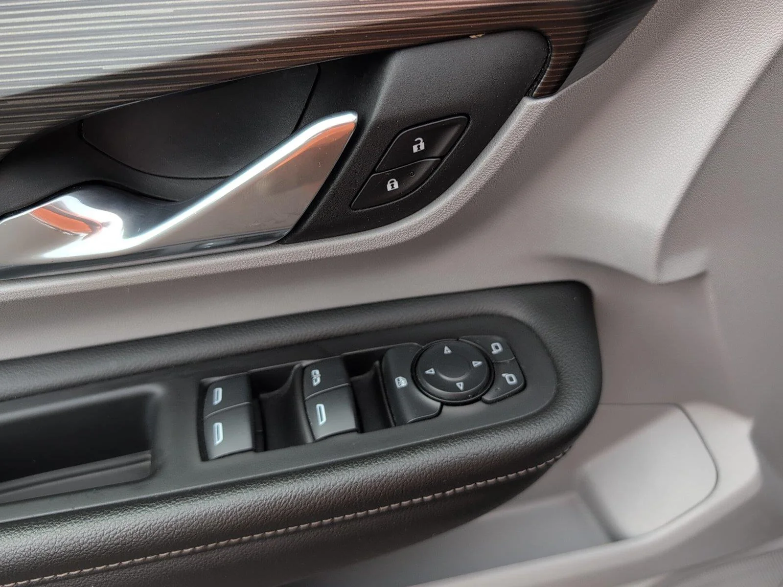 Used 2024 Summit White GMC SLE image 16