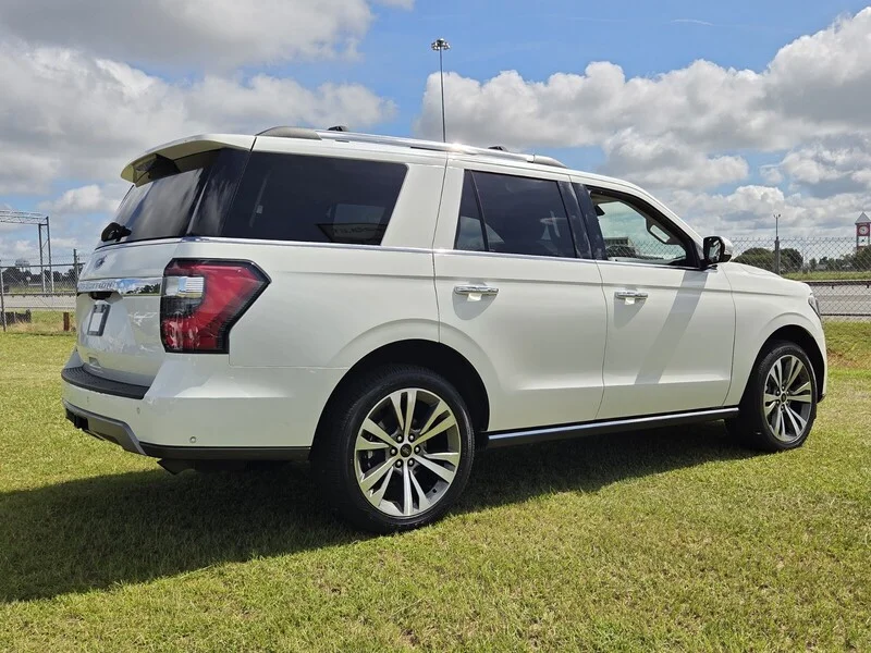 Used 2021 White Metallic FORD LIMITED image 17