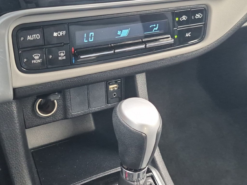 2017 Toyota Corolla LE - Photo 19