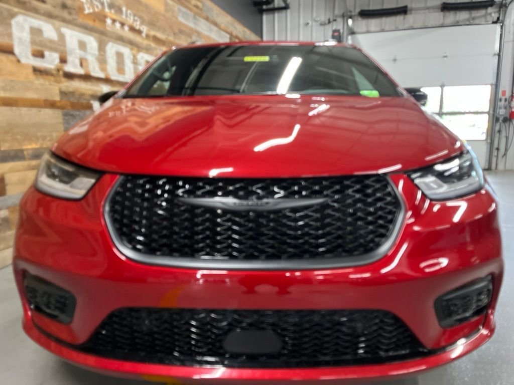 Used 2026 Red Chrysler Limited image 7