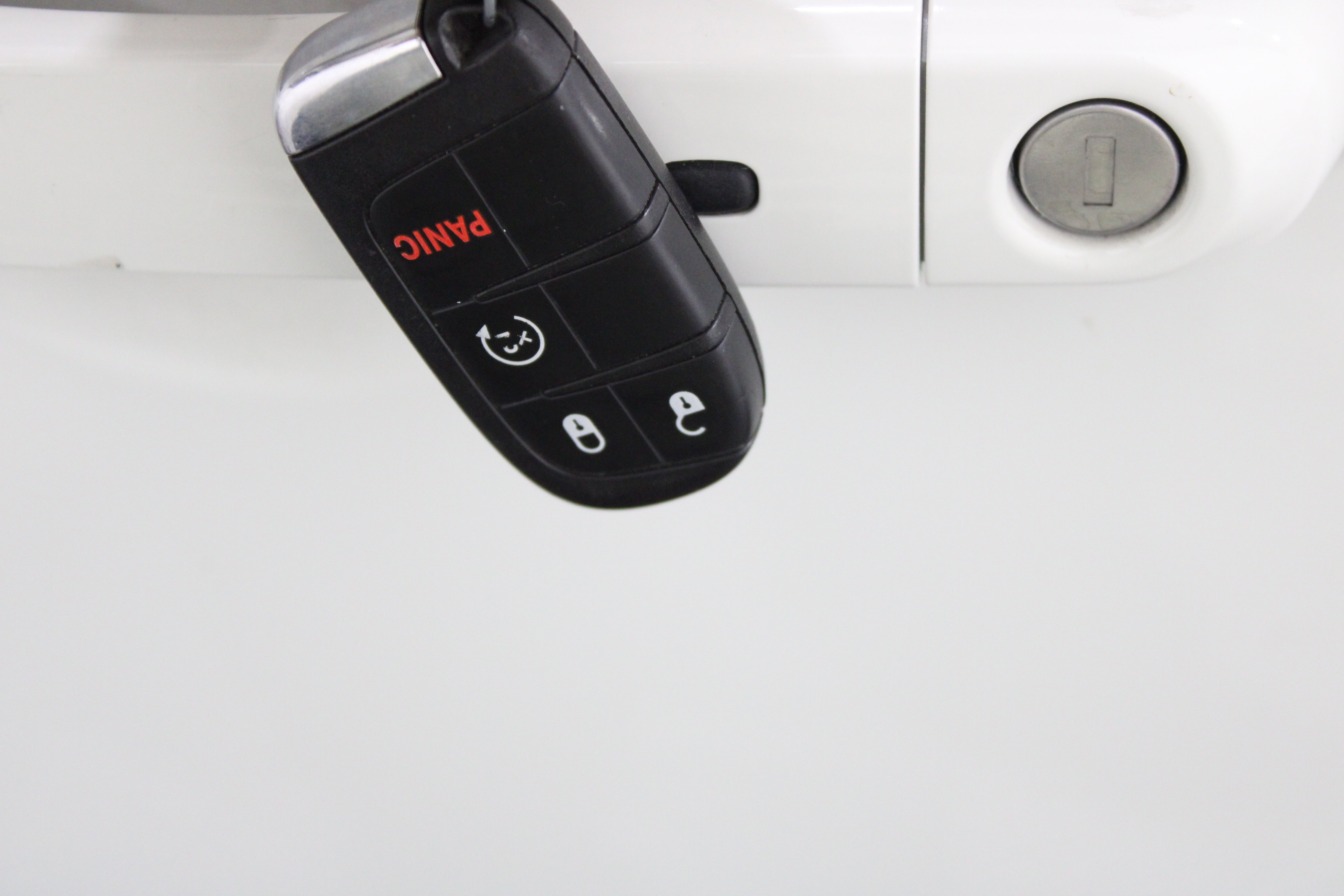 Used 2020 Alpine White Clearcoat Jeep Limited image 20