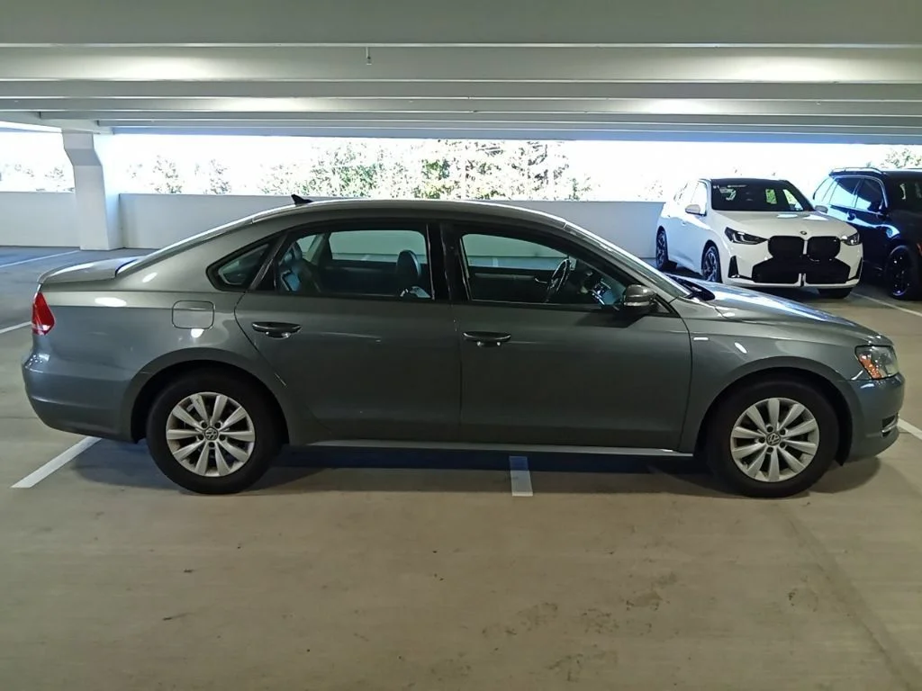 Used 2014 Platinum Gray Metallic Volkswagen 2.5L Wolfsburg Edition image 4
