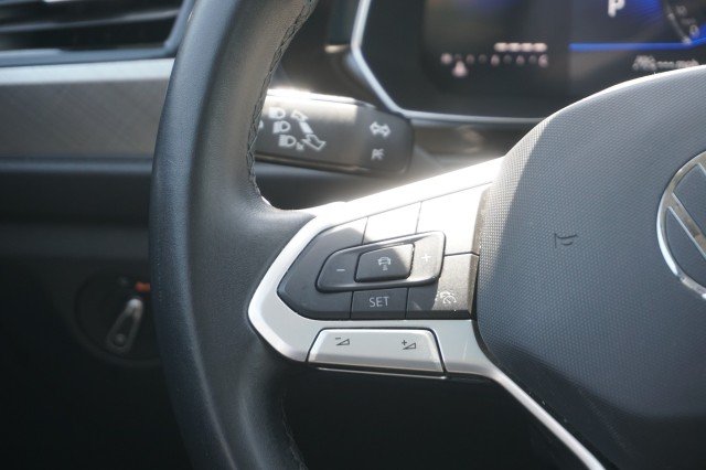 Used 2024  Volkswagen SE image 23