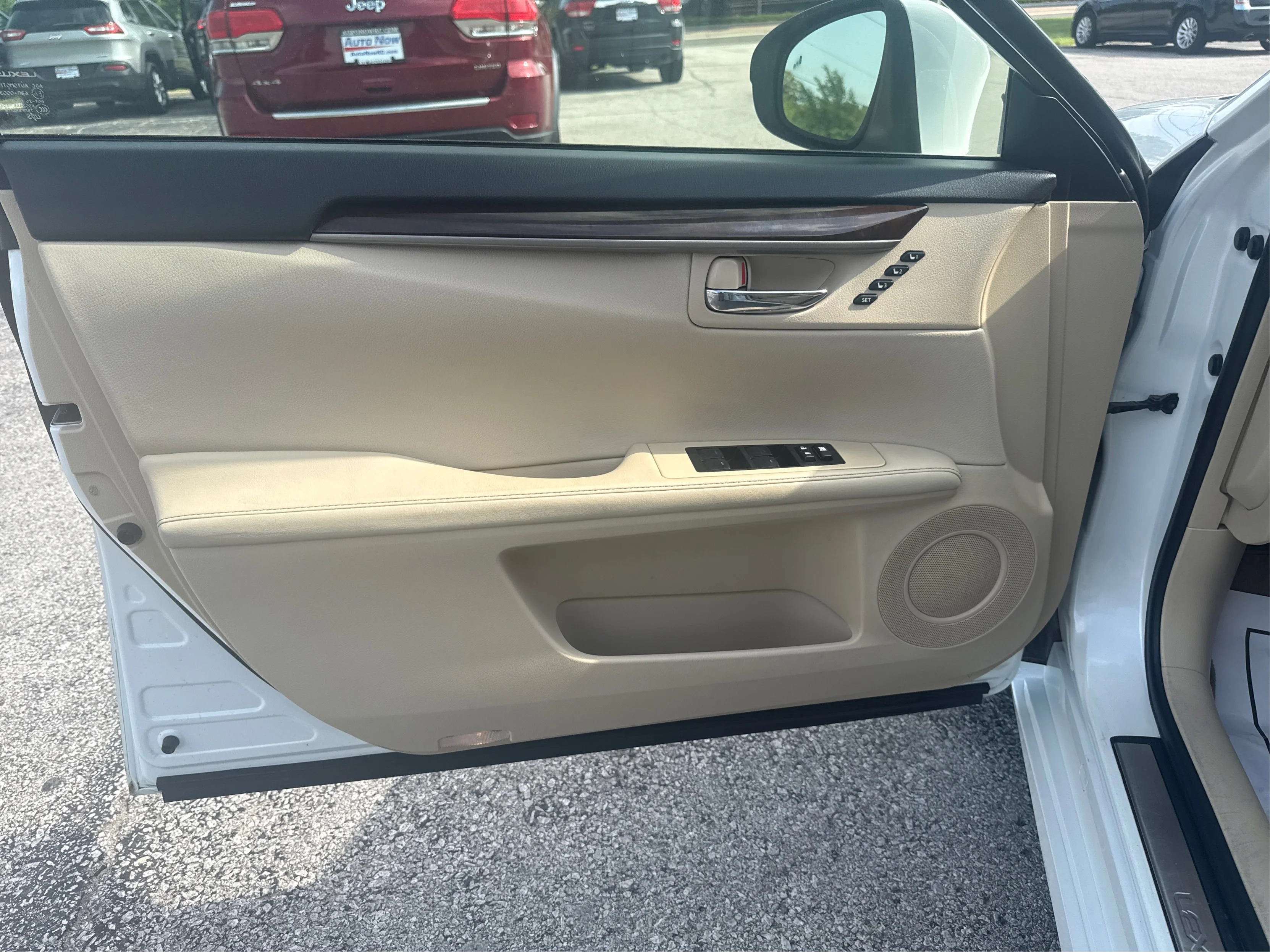 Used 2013 White Lexus Base image 20