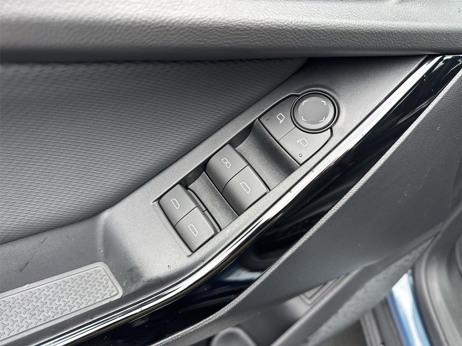 2026 Chevrolet Equinox LT - Photo 29