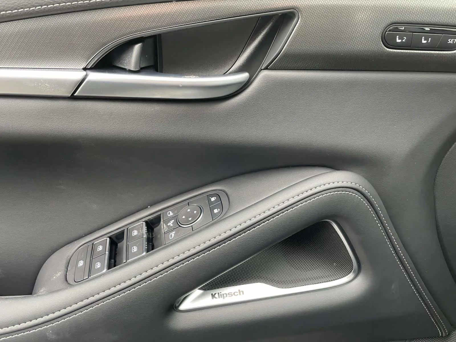 New 2026 Mineral Black INFINITI LUXE image 34