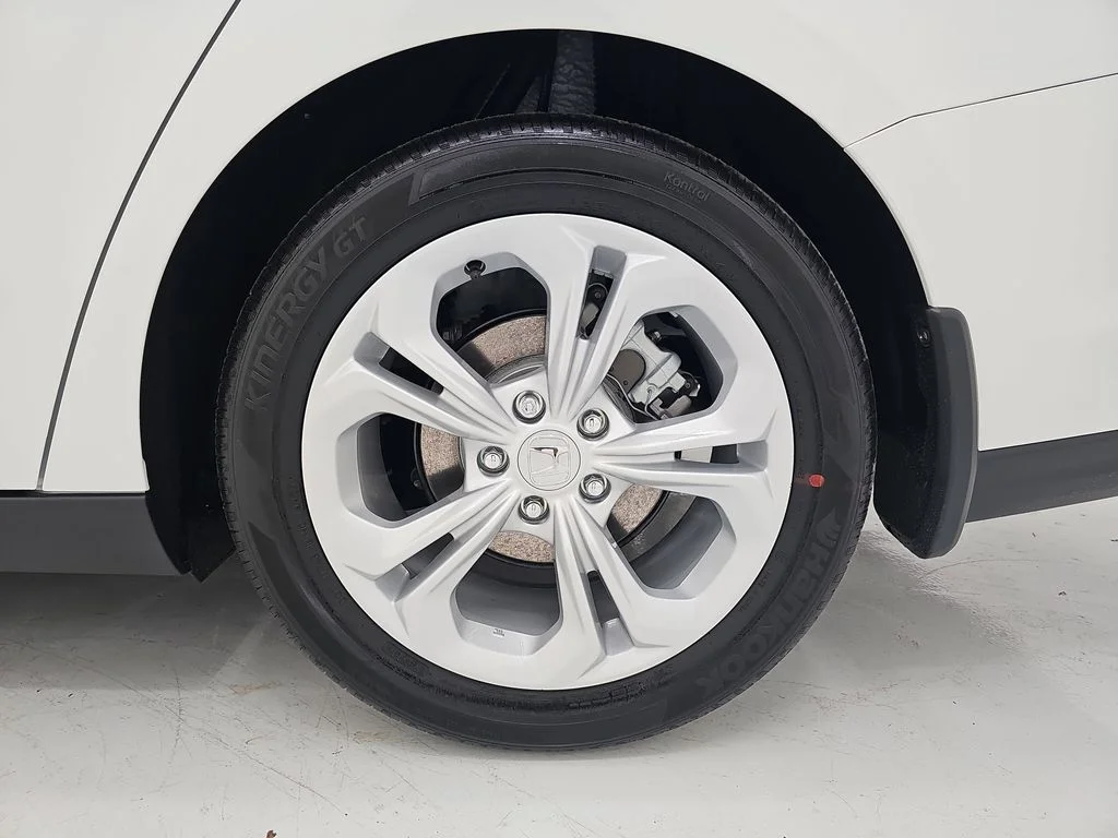 New 2026 Platinum White Pearl Honda LX image 33