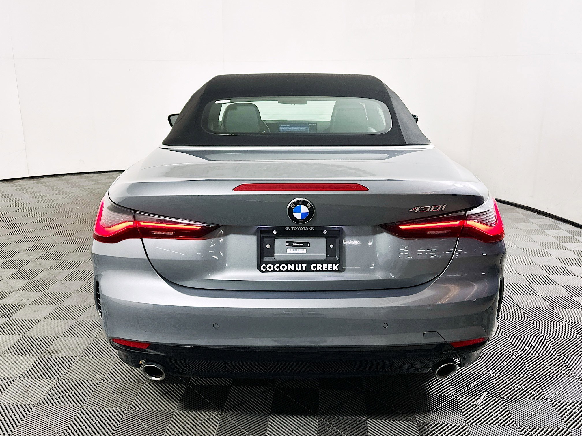 2025 BMW 4 thumbnail 6