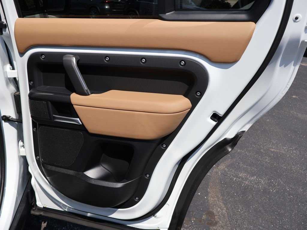 2026 Land Rover Defender X-Dynamic SE - Photo 14