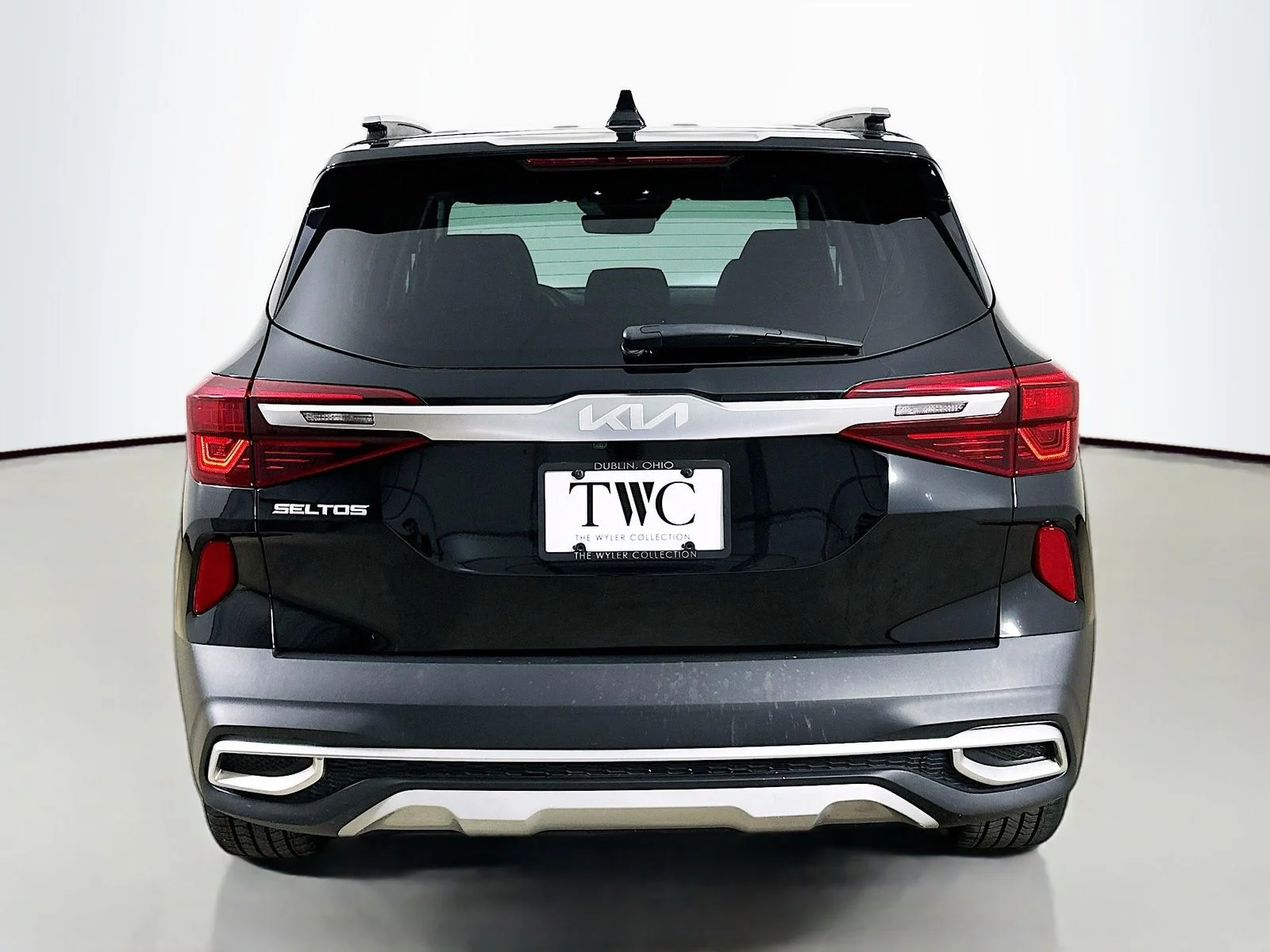 Used 2023 Black Kia  image 6