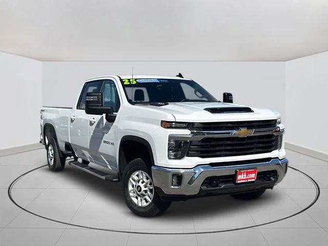 2025 Chevrolet Silverado HD LT 4WD Crew Cab Standard Box's photo