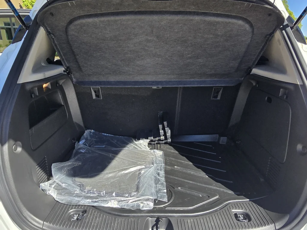 Used 2022 Summit White Buick Preferred image 31
