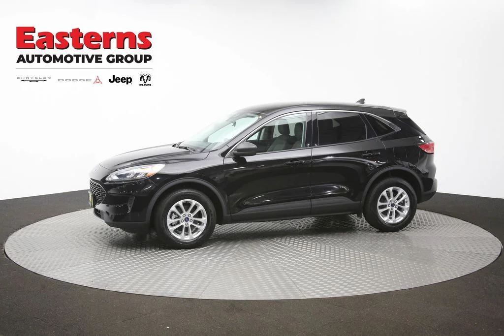 Used 2022 Black Ford SE image 57