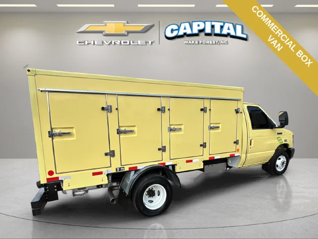 Used 2022 Yellow Ford Base image 9