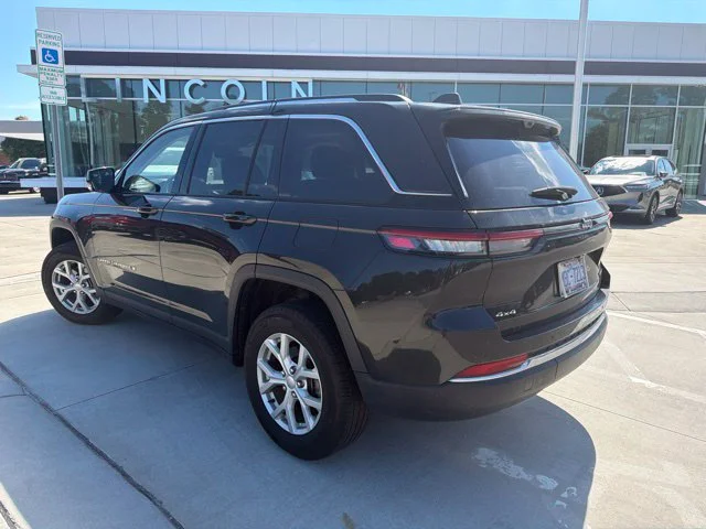 Used 2023 Brown Jeep Limited image 3