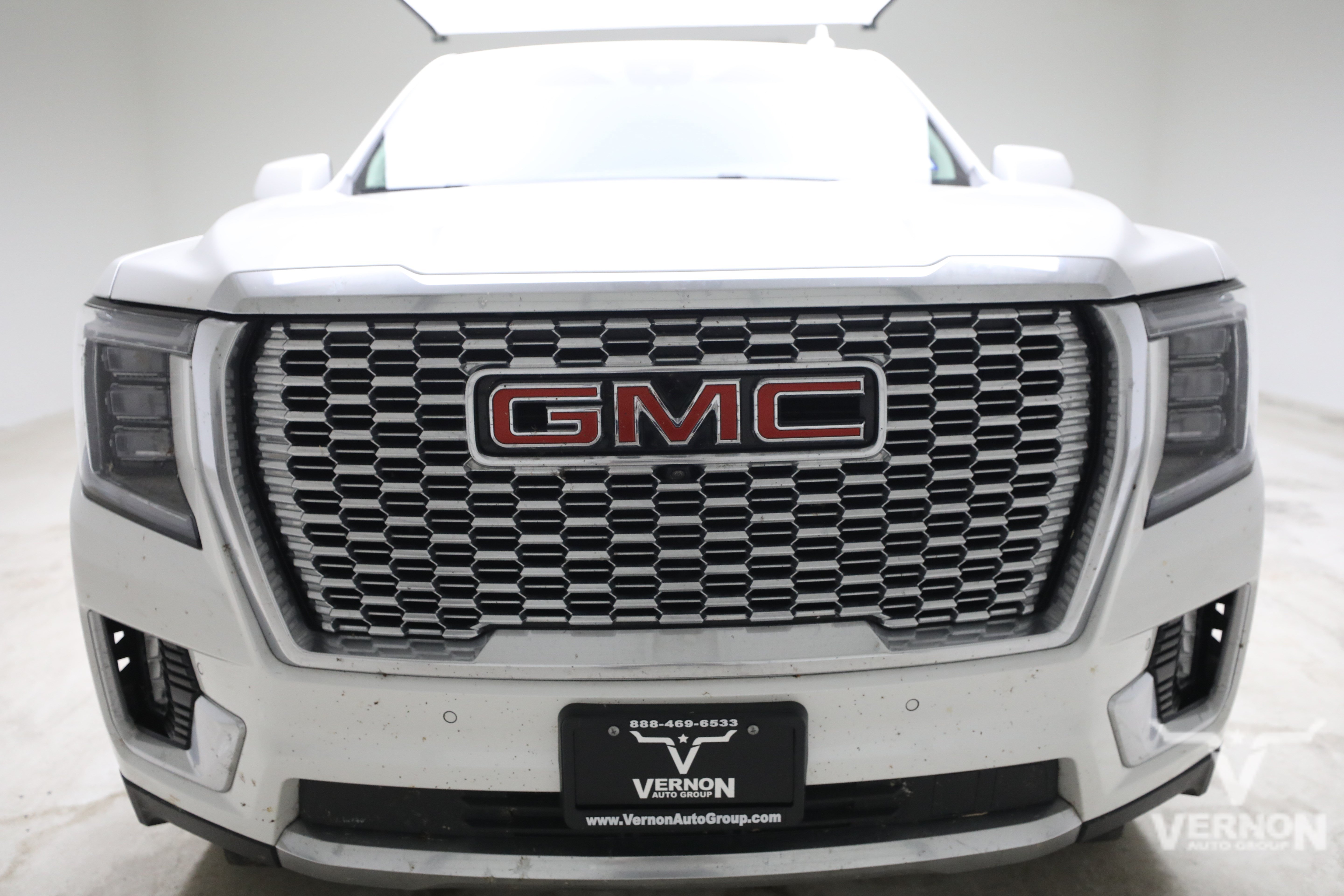 Used 2024 White Frost Tricoat GMC Y image 7