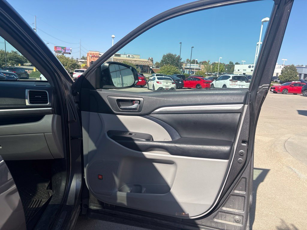 Used 2019 Predawn Gray Mica Toyota Limited Platinum image 25