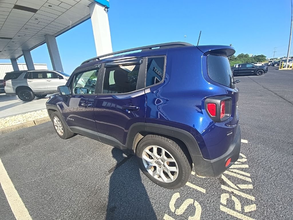 Used 2018 Blue Jeep Latitude image 14