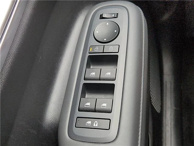 Used 2026 White Hyundai SEL All-Wheel Drive image 16