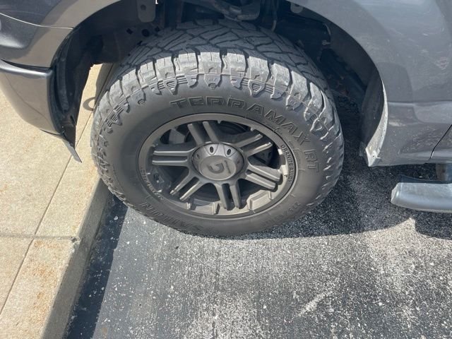 Used 2018 Gray Ford XLT image 9