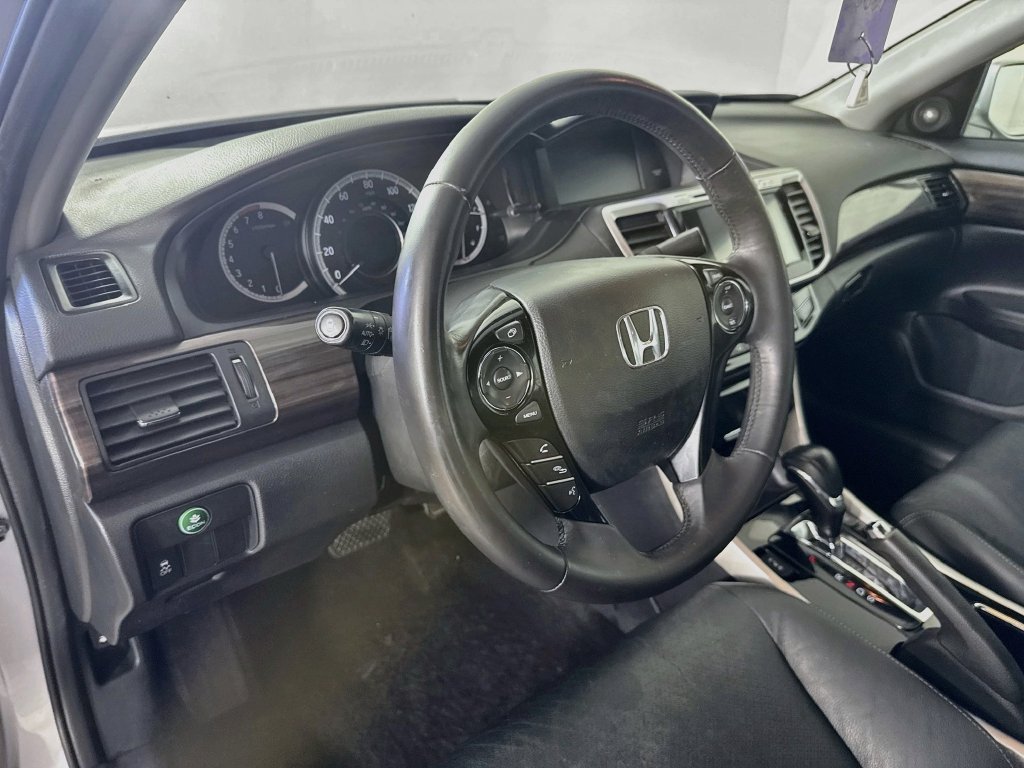 Used 2016 Silver Honda EX-L image 10