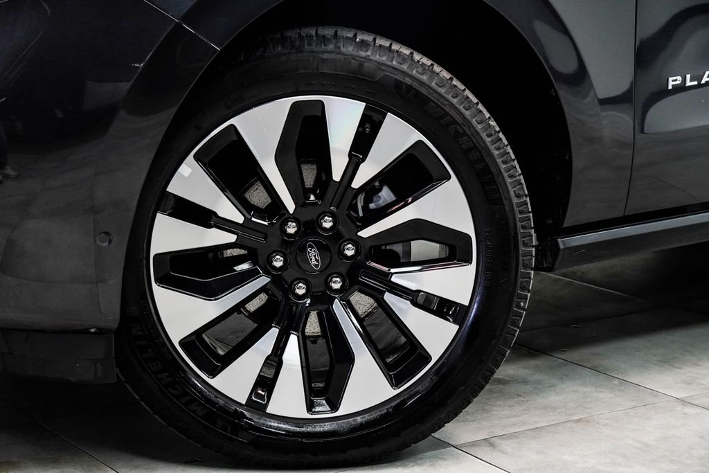 Used 2025 Gray Ford Platinum image 3