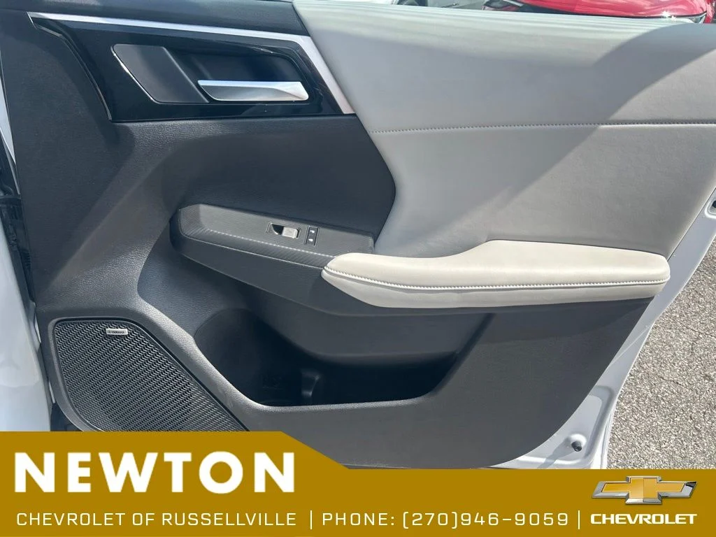 Used 2025  Mitsubishi SE image 25
