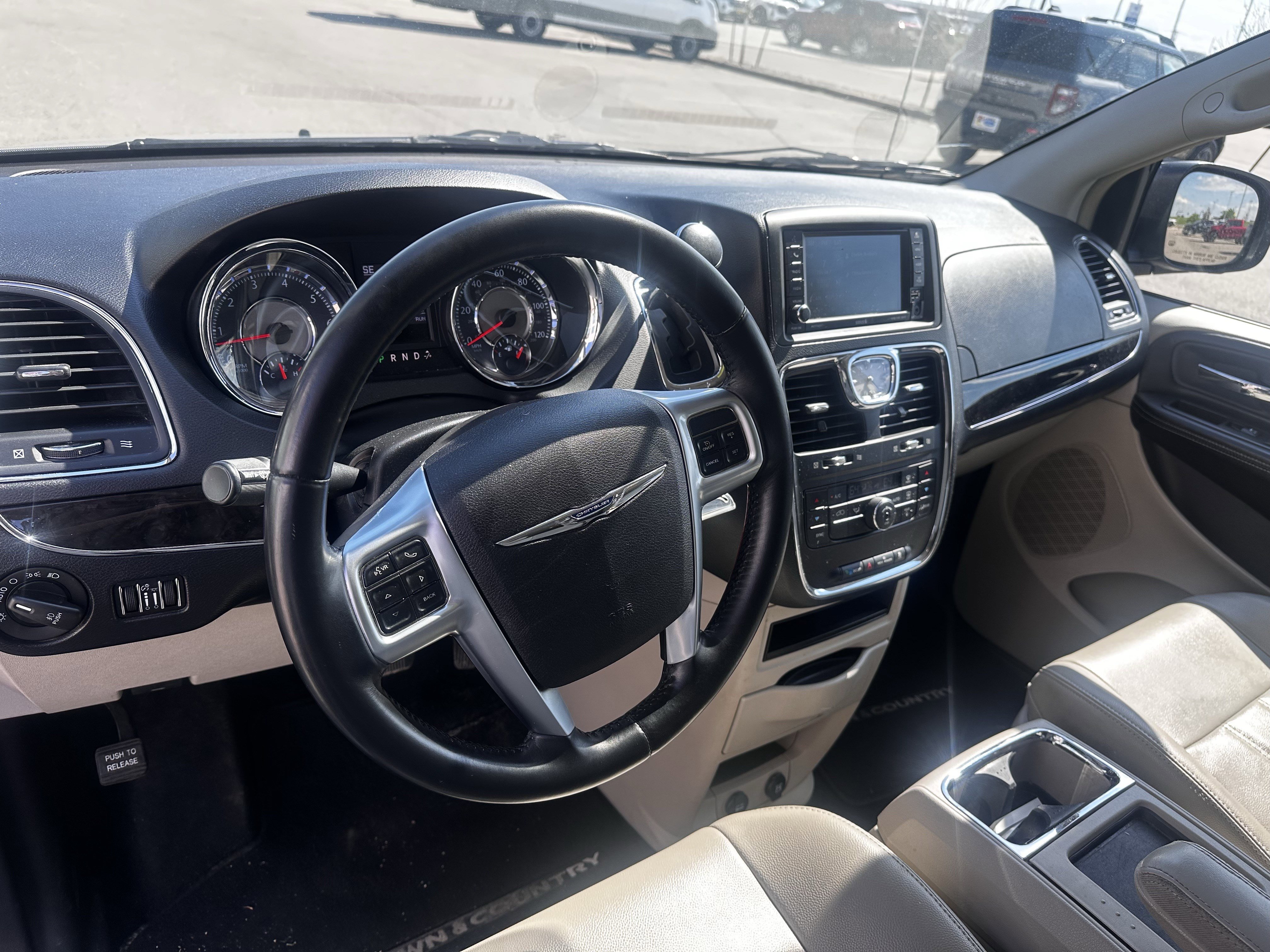 Used 2013 Billet Clearcoat Metallic Chrysler Touring image 5