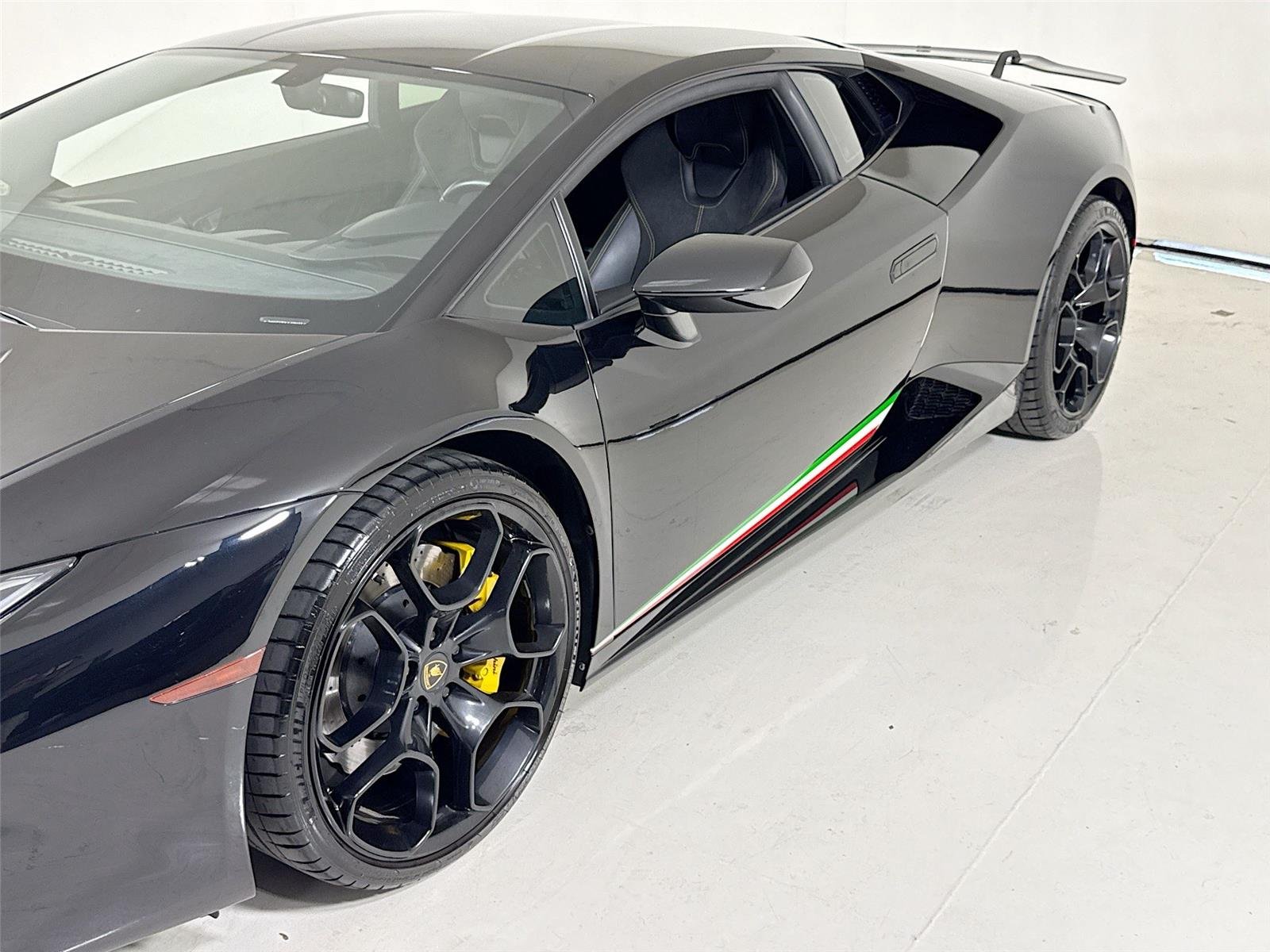 Used 2018 Arancio Borealis Pearl Effect Lamborghini  image 36