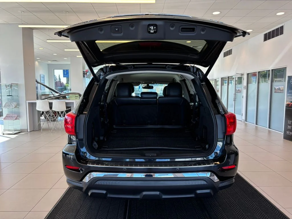 Used 2019 Black Nissan SL image 9