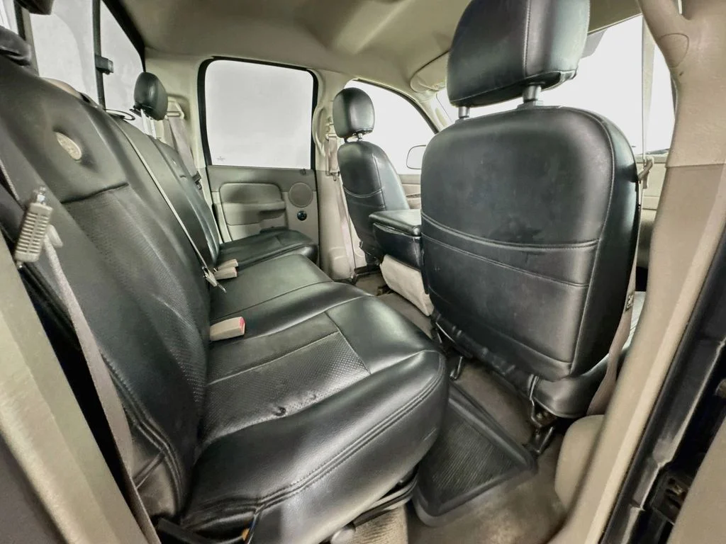 Used 2004 Black Dodge SLT image 30