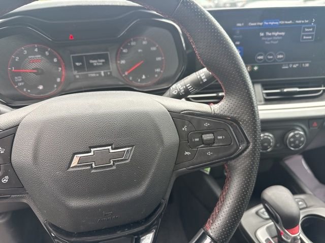 Used 2025 Summit White Chevrolet 1RS image 19