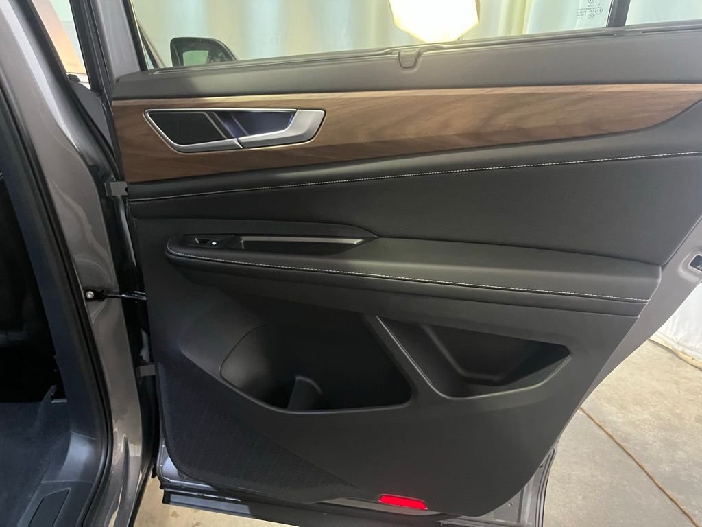New 2026 Silver Volkswagen 2.0T SE w/Technology image 23