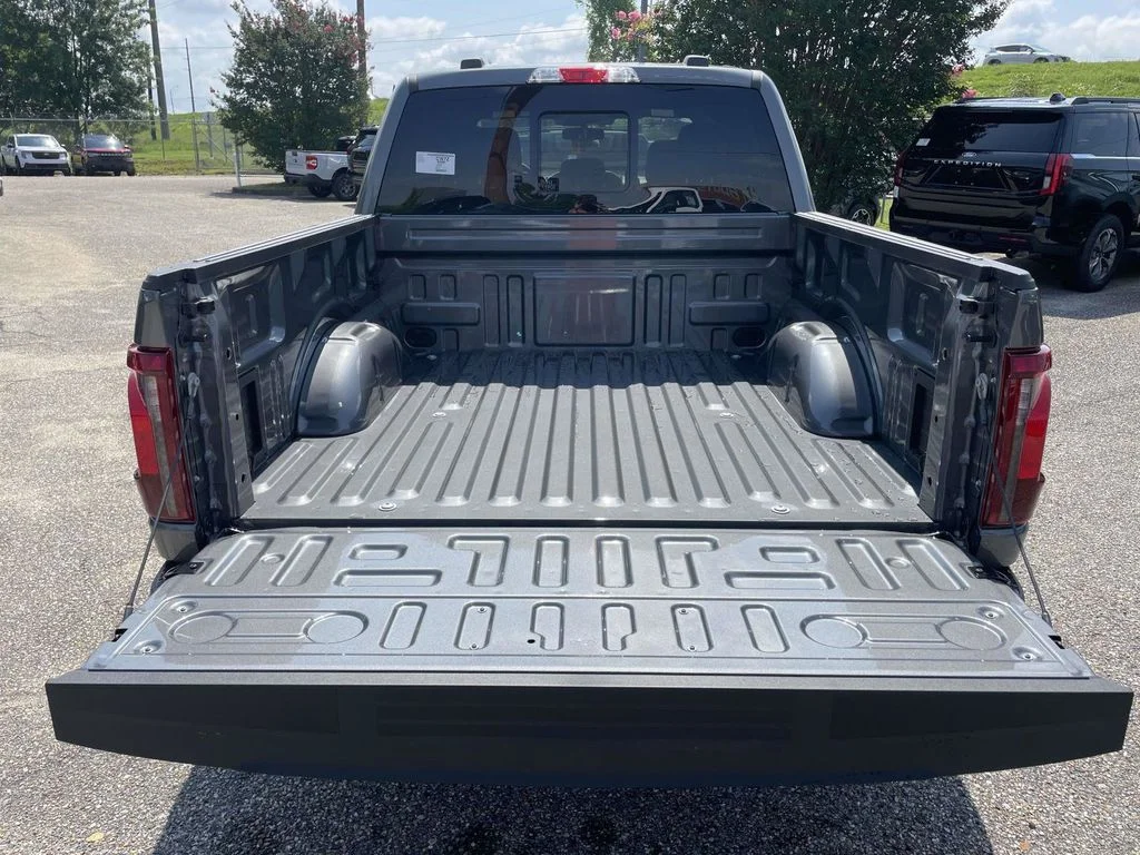 New 2026 Carbonized Gray Metallic Ford XLT image 10