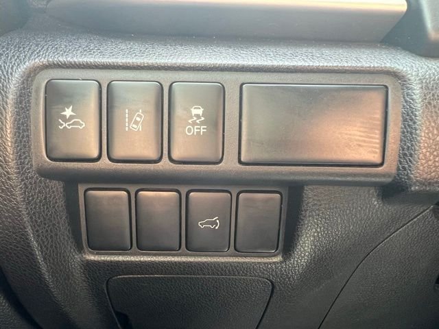 Used 2024 Blue Mitsubishi SE image 11